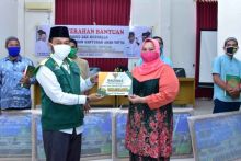 Badan Zakat Nasional (Baznas) Kabupaten Bengkalis salurkan zakat terdampak Covid-19 sebesar Rp495 juta untuk 2.133 orang mustahik di 11 Kecamatan, Kabupaten Bengkalis (foto/Hari)