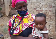 Peninah, sosok janda 8 anak yang jadi viral, karena terpaksa memasak batu saat anak-anaknya kelaparan. Foto: int 