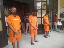 Fedian Paleka dan rekannya yang ditahan oleh pihak kepolisian