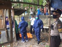 Jenazah Yunus (65) ditemukan tak bernyawa di sebuah gubuk di jalan Tuanku Tambusai Ujung. 