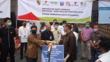 BI RIau serahkan bantuan sembako kepada Pemko Pekanbaru