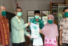 Bupati Serahkan Bantuan Baznas, Sebanyak 138 Paket Sembako (foto/Zar)