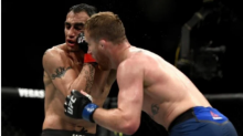 Salah satu momen saat wajah Ferguson menerima pukulan telak dari  Justin Gaethje. Foto: int 