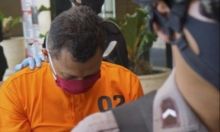 Relawan Corona yang diamankan karena menendang pelanggar jam malam hingga tewas. Foto: int