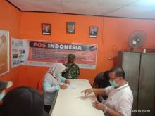 Babinsa Koramil 14/KPN Awasi Penyaluran Bansos Untuk Warga Kurang Mampu