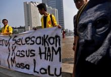 Aksi demo menuntut menyelesaikan kasus HAM masa lalu
