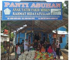 Penyerahan Sembako dan uang santunan di Panti Asuhan Anak Yatim Fakir Miskin oleh Ir.Khairul Pengurus APHI 