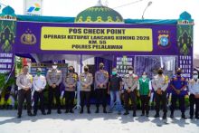 Kapolres Pelalawan Tinjau Pos Pam Check Point (foto/Ardi)