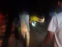 Seorang bocah yang tenggelam ditemukan oleh petugas.