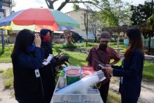 BPOM menguji makanan yang dijual pedagang di Dumai