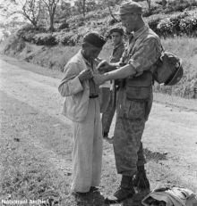 Momen Seorang Kakek di Bandung Tak Berdaya Digeledah dan Diinterogasi Militer Belanda (foto/int)