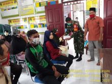 82 Keluarga Penerima BLT DD di Desa Kepayang Dikawal Langsung Oleh Babinsa 