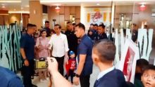 Jokowi saat berkunjung ke sebuah mal sebelum pandemi corona terjadi