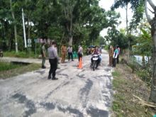 PSBB, Pintu Masuk Pantai Selat Baru Bantan Bengkalis Ditutup Petugas (foto/Hari)