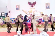 Viral di media sosial dan grup WhatsApp foto praja IPDN menggelar halalbihalal di tengah pandemi Covid-19 /foto: istimewa