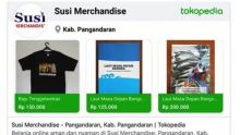 Kaos dan buku yang dijual Susi Pujiastuti