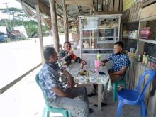 Berikan Edukasi Soal Bahaya Virus Corona, Prajurit TNI Ini Gelar Komsos di Desa Gunung Bungsu