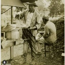 Foto Lawas Pedagang Kaki Lima di Era Penjajahan, Netizen Bertanya-tanya Apa yang Dijual (foto/int)