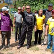 Bupati Inhu Prakarsai Gotong Royong Jalan Elak Dwi Marta Penghubung Kecamatan Peranap-Batang Peranap (foto/Rou)