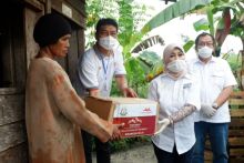 Kejaksaan Tinggi (Kejati) Riau menyalurkan sebanyak 1000 paket bantuan sembako bagi warga terdampak covid-19 di Hari Lahirnya Pancasila