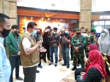 Walikota Pekanbaru, Firdaus saat mengunjungi Mal SKA kemarin