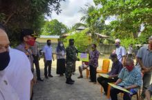 Babinsa Dampingi Penyaluran BLT DD Tahap Pertama di Desa Sido Mukti