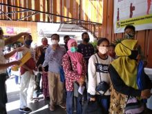 Antrian di gedung Disdukcapil Pekanbaru