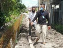 Tinjau Pembangunan Semenisasi, Sujarwo Berharap Hasilnya Berkualitas (foto/int)