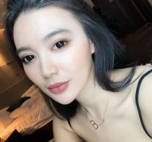 Wika Salim Pamer Foto Selfie Pose Begini, Netizen Salah Fokus dan Bertanya-tanya Kalung Bersimbol B (foto/int)