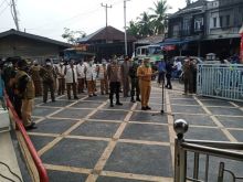 Danramil 06/SH Hadiri Apel Siaga Penegakkan Disiplin Covid-19 di Desa Tratak Buluh