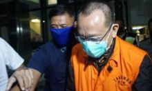 Nurhadi usai diperiksa malam ini di Gedung KPK. Foto: int