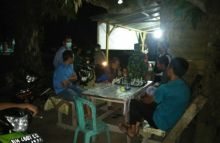 Sosialisasikan Pendisiplinan Masayarakat Dalam Penerapan Protokol Kesehatan, Babinsa Gelar Patroli Malam