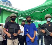 Pelaku jambret berinisial Rony diringkus polisi setelah aksi sadisnya terekam CCTV. 