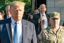 Presiden AS Donald Trump dan Kepala Staf Gabungan Jenderal Mark Milley. Foto/Raw Story