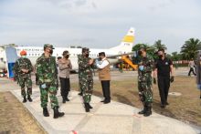 Tiba di Pekanbaru, Panglima dan Kapolri disambut Forkompinda Riau. Foto. Istimewa