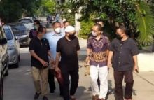 Para tokoh yang datang ke kediaman Novel. Foto: int