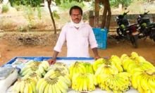 Kehilangan Pekerjaan, Guru Dengan Dua Gelar Master Ini Beralih Jadi Penjual Pisang, Hal Mengejutkan Ini yang Dilakukan Mantan Muridnya
