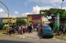 Pihak keluarga menjemput paksa belasan pasien Corona Covid-19 yang masih dirawat di Klinik Bakti Padma di Blora, Jawa Tengah.  Foto: int 
