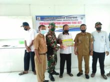 Serda Hendra Dampingi Pemerintah Desa Serapung Salurkan BLT-DD pada Masyarakat