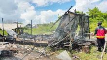 Kondisi rumah warga Sampit yang hampir rata dengan tanah usai dilumat si Jago Merah. Foto: int 
