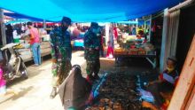 Pasca PSBB, Babinsa Koramil/SH Pantau Harga Ikan Kering di Desa Pangkalan Baru
