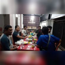 Suasana pengunjung Kedubes Coffee