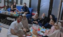 Didi menghadiri milad Ayu Ting Ting di kediamannya bersama keluarga. Foto: int 