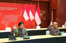 Para peserta Konperensi Virtual IMT-GT UNINET menyampai salam sehat