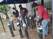 Pria Mumbai ini Menjual SUVnya Untuk Menyediakan Silinder Oksigen Gratis Untuk Pasien Emergency COVID-19