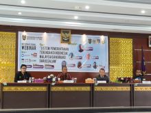 Rektor UIR Buka Webinar International  Tiga Negara 