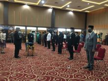 Wakil Walikota Pekanbaru saat melantik dan mengambil sumpah jabatan