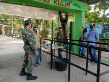 Sosialisasikan Protokol Kesehatan, Kebun Binatang Kasang Kulim Tak Luput Dari Pantauan Babinsa