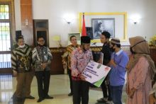 Komitmen Pemkab Siak Berikan Jaminan Perlindungan Kepada Honorer, Terima Penghargaan Dari BPJS Ketenagakerjaan (foto/int)