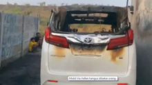 Begini kondisi mobil Alphard milik Via Vallen yang hangus terbakar. Pada bagian belakang masih ada dinding yang belum sempat dijilat api. Foto: int 